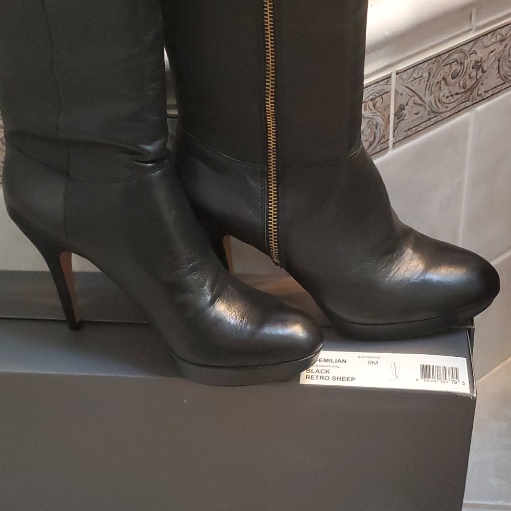 Gorgeous black retro sheep Vince Camuto boots - Picture 4 of 4